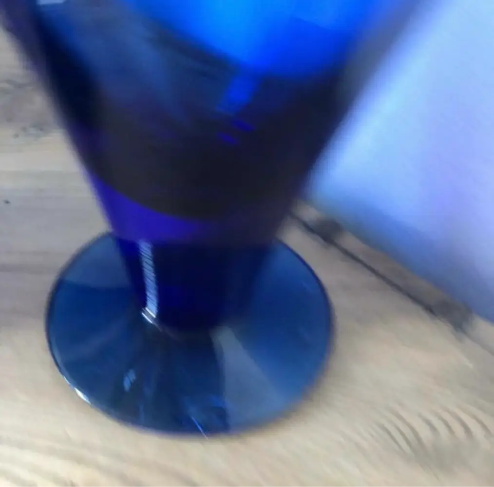 Ukendt Høje blå glas