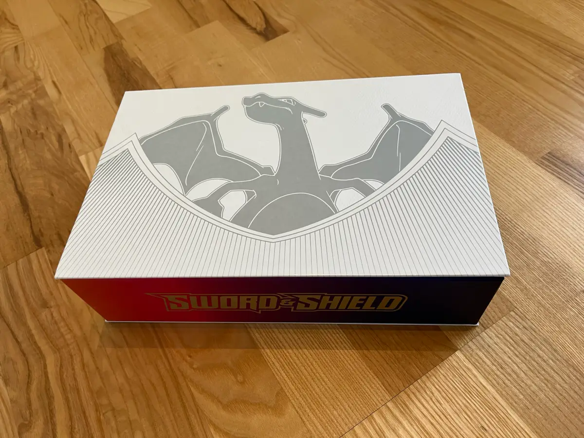 Pokémon Charizard æske med skuffer