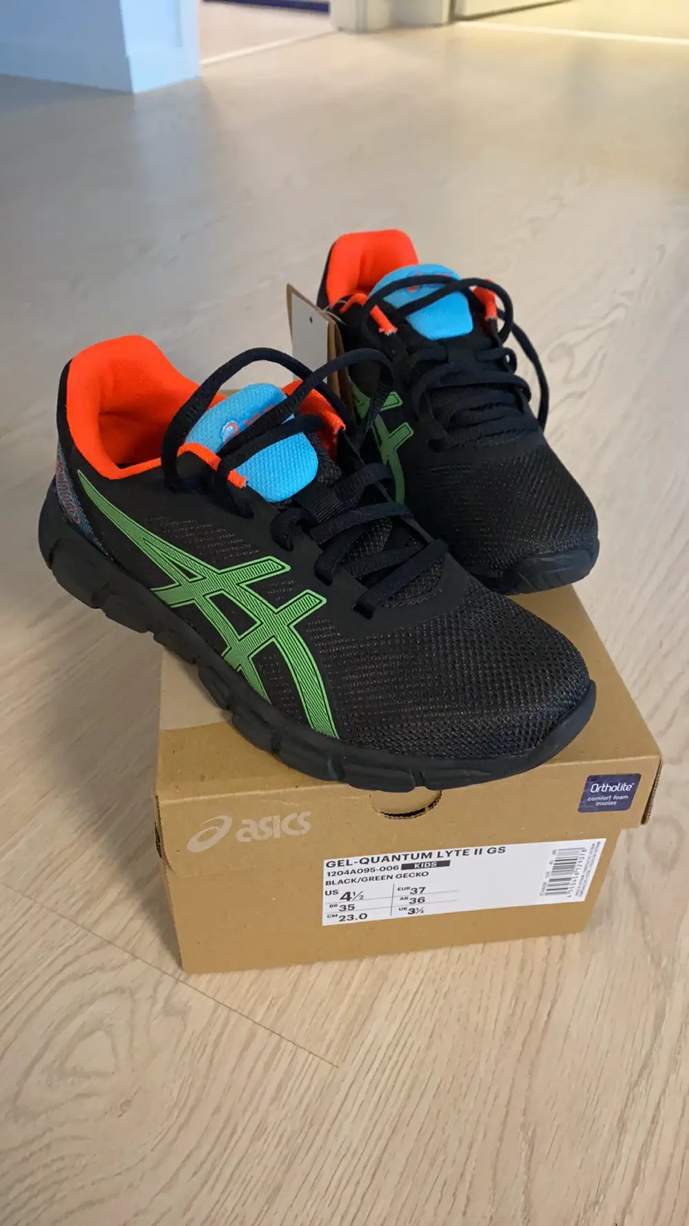 ASICS Sneakers