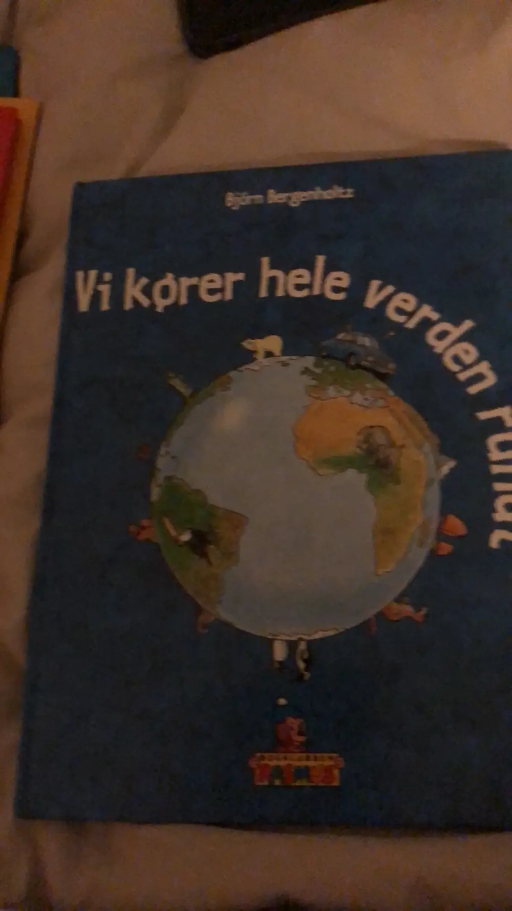 Vi kører hele verden rundt Bog