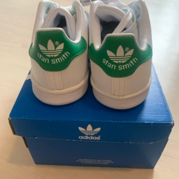 adidas Sneakers