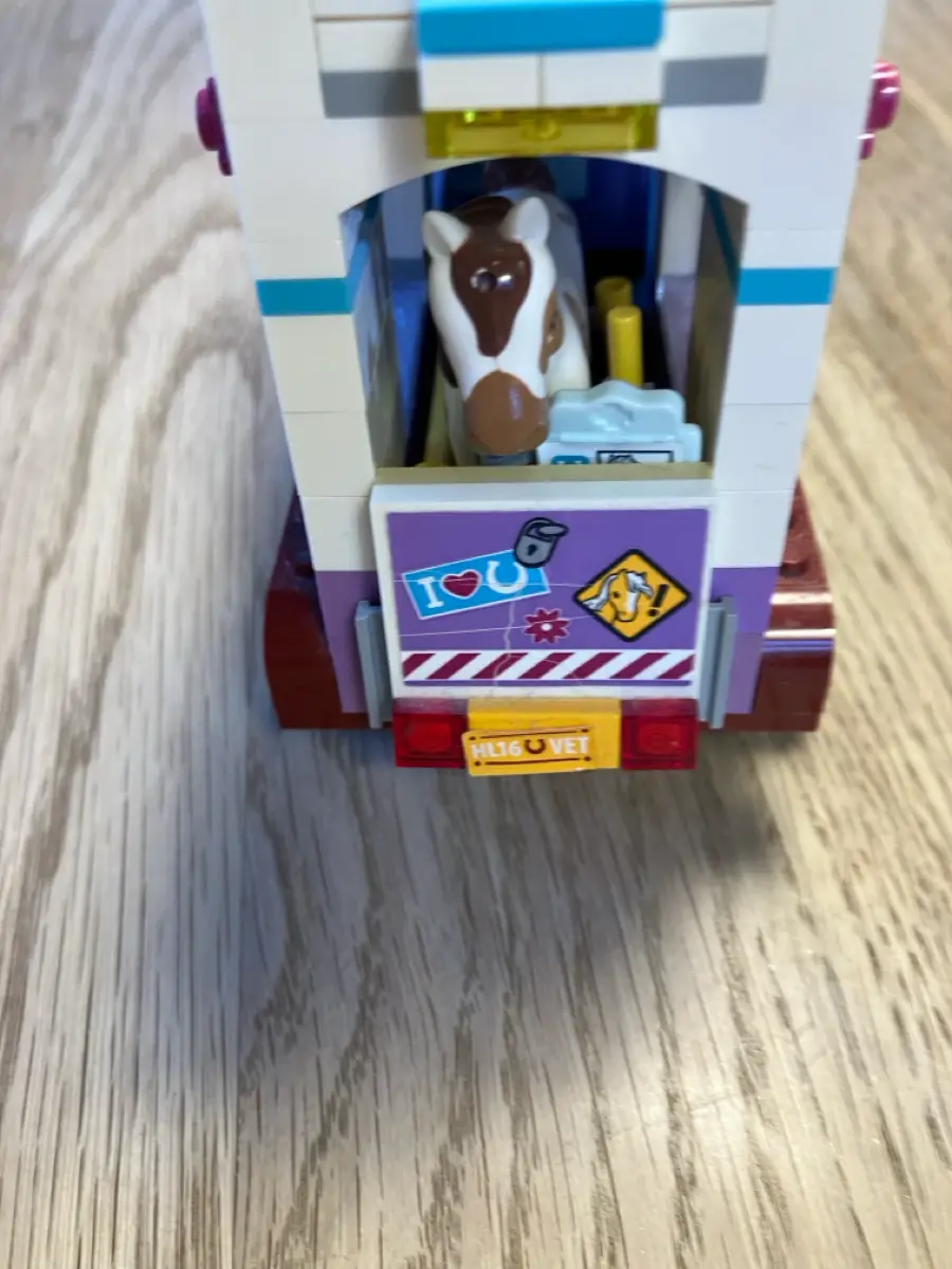LEGO Dyrlægens hestetrailer (41125)