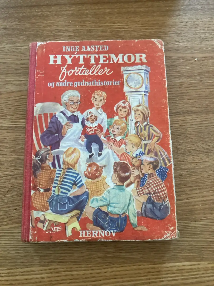 Hyttemor fortæller/ Inge Aasted Bog