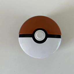 Pokémon Pokeball skyde dims