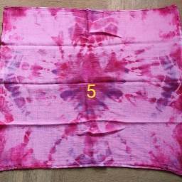 Ukendt Tie dye stofbleer