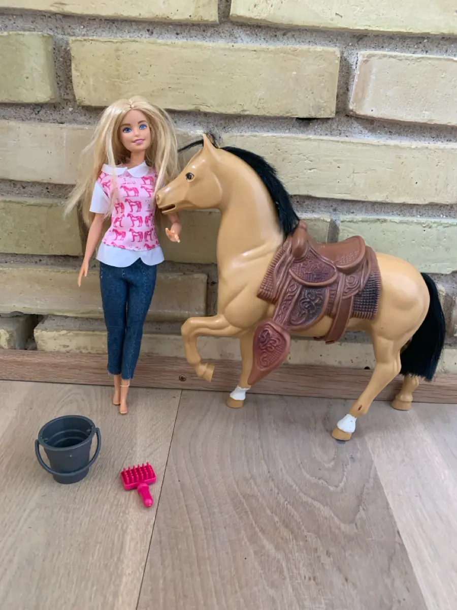 Barbie Dukke og hest