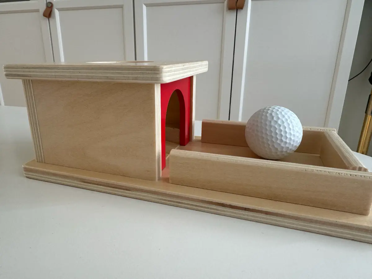 Montessori Lernwelten Object Permanence Box