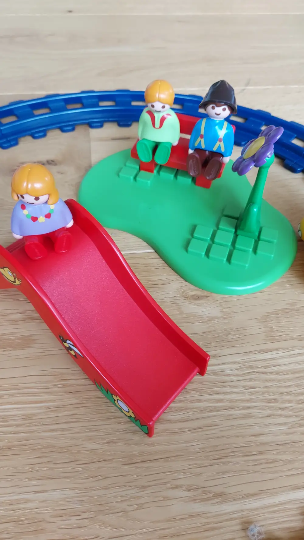 Playmobil Togbane og legeplads