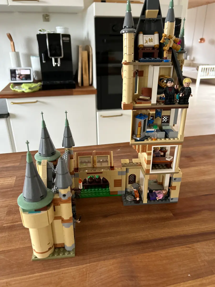 LEGO Harry Potter Hogsmeade