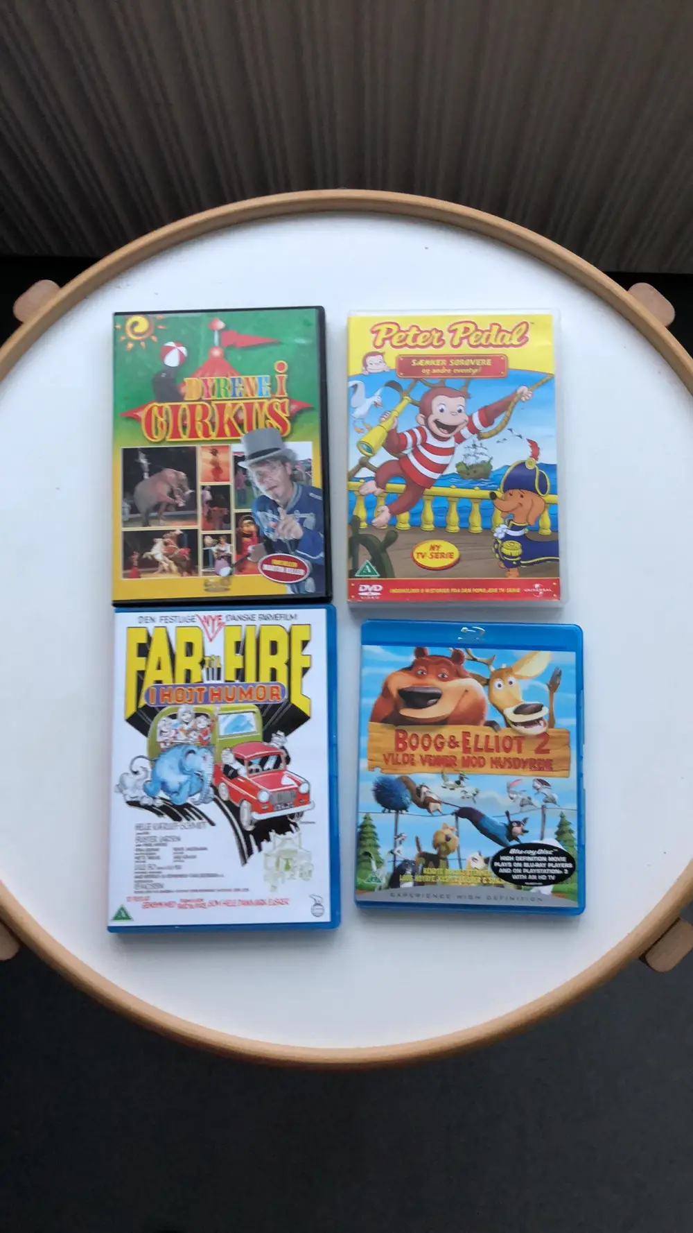 Bog  Elliot 2 Far til 4 i højt humør DVD'er