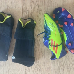 adidas Fodboldstøvler samt benskinner