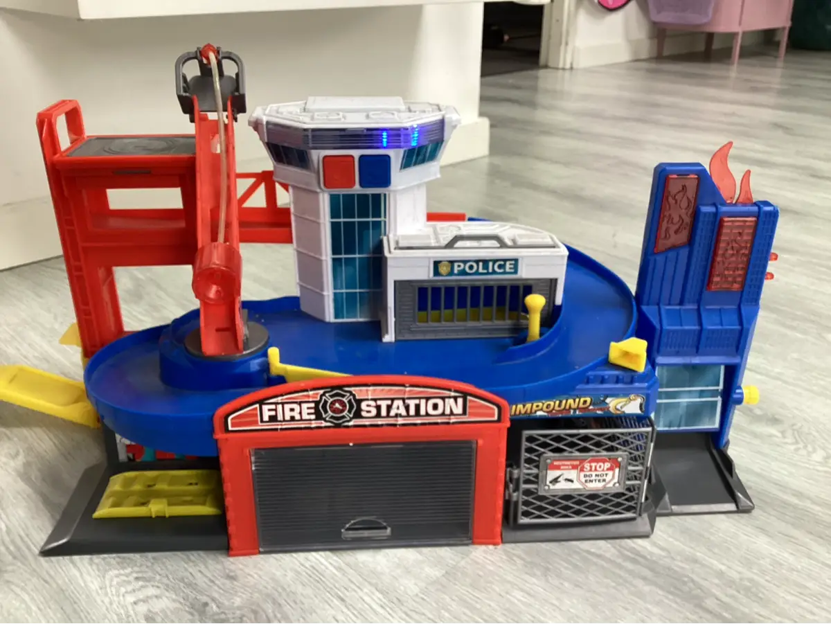 Dickie Toys Brand- og politistation