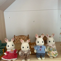 Sylvanian Families Dukkehus med møbler og kaniner