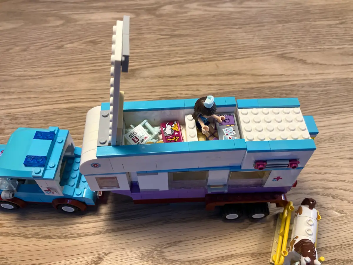 LEGO Dyrlægens hestetrailer (41125)