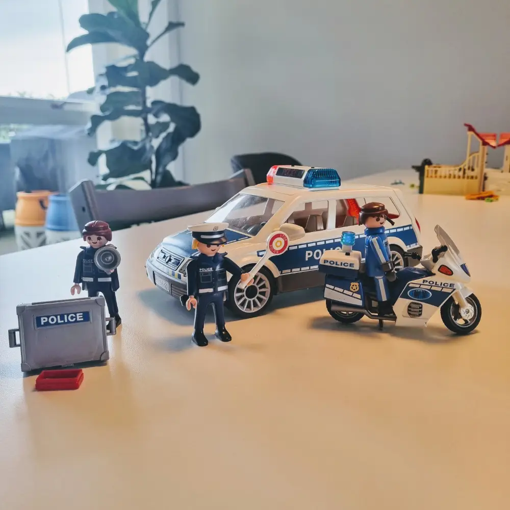 Playmobil Politibil og motorcykel