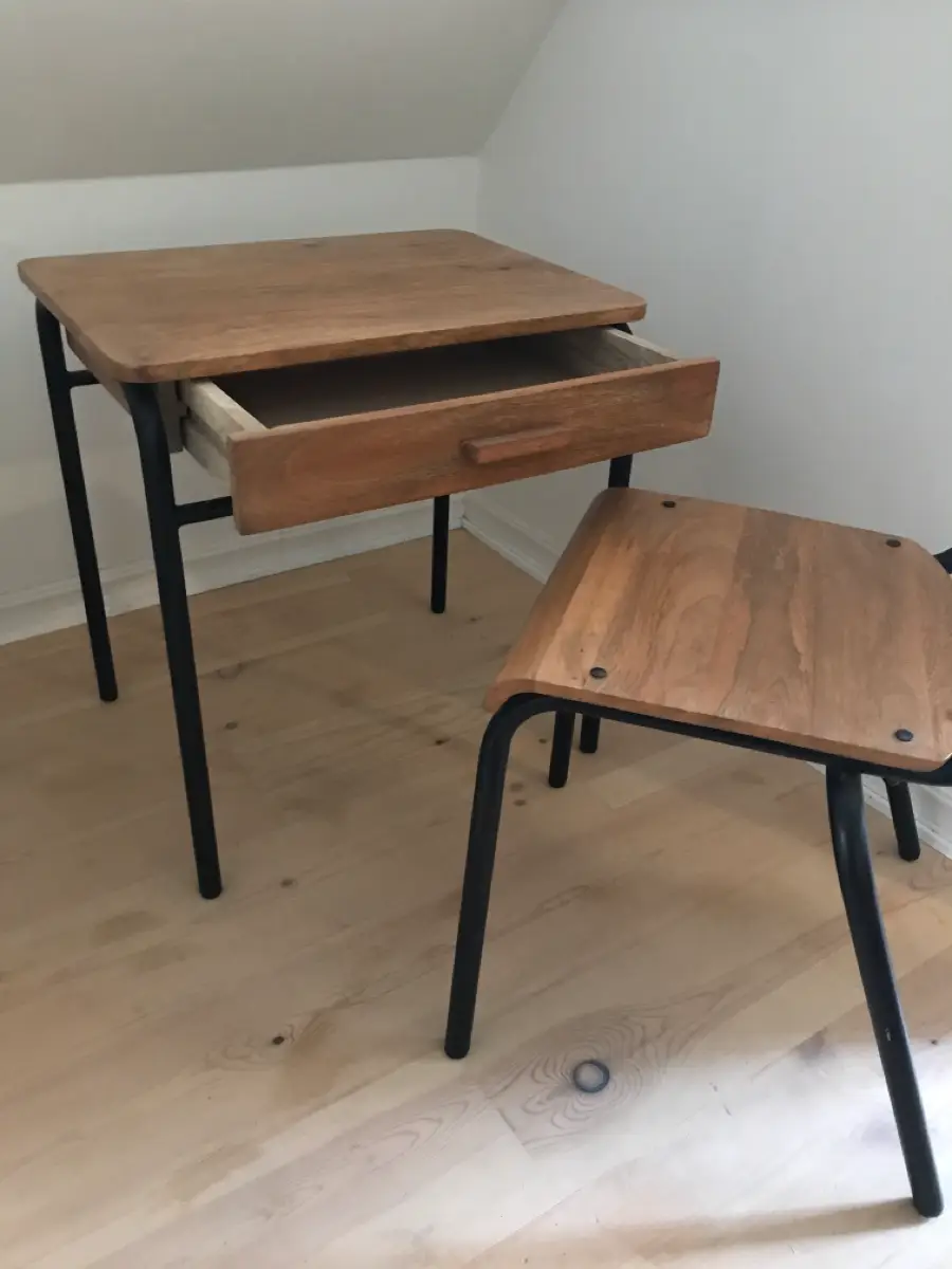 BONTON Skrivebord med stol