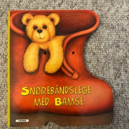 Snørebåndslege med Bamse Papbog