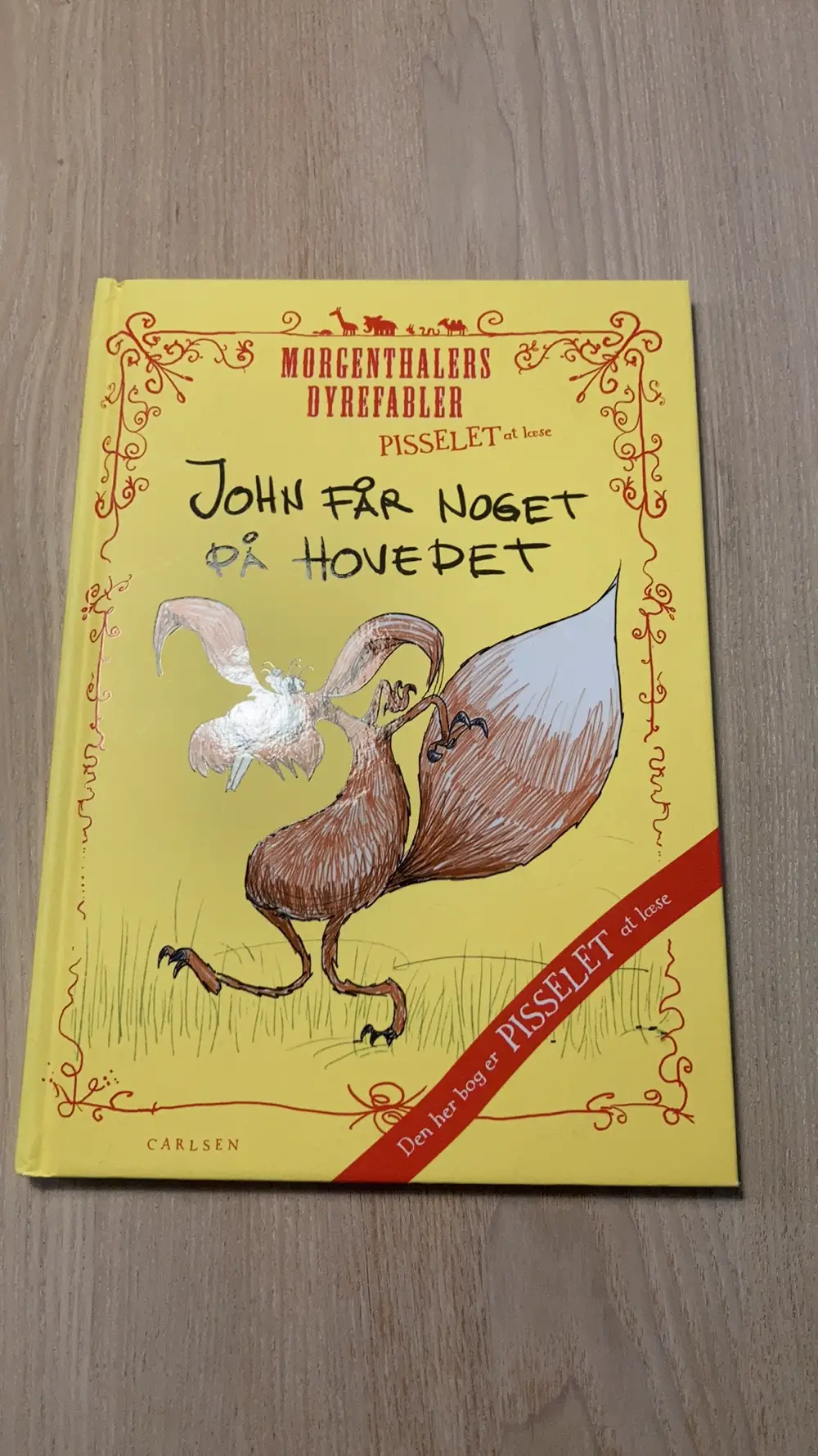 John får noget på hovedet Bog