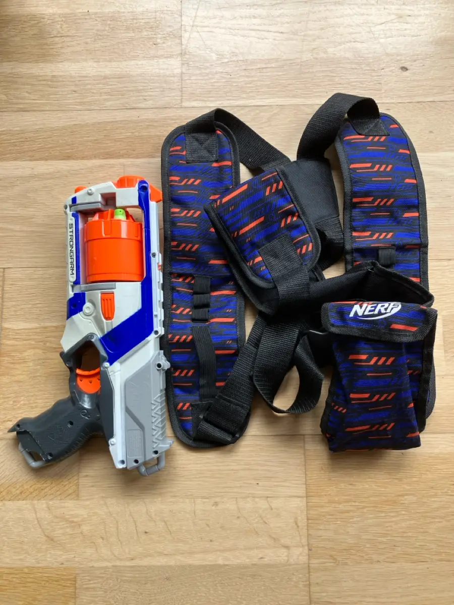 Nerf Gun og vest til patroner