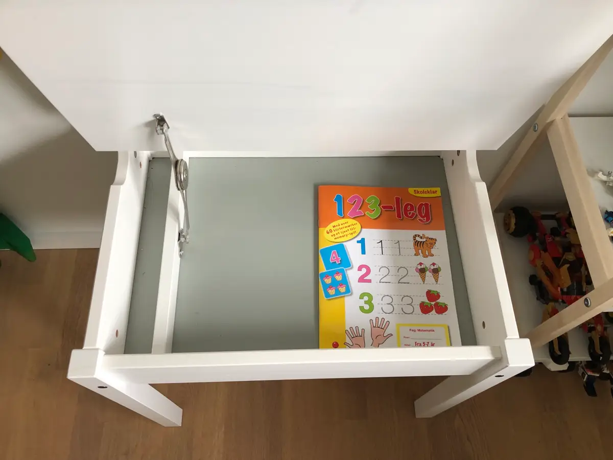 IKEA Skrivebord og stol