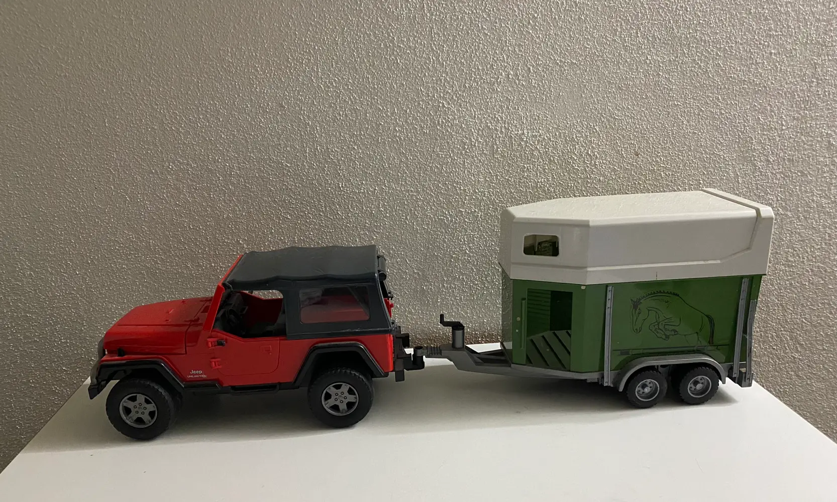 Bruder Jeep + hestetrailer