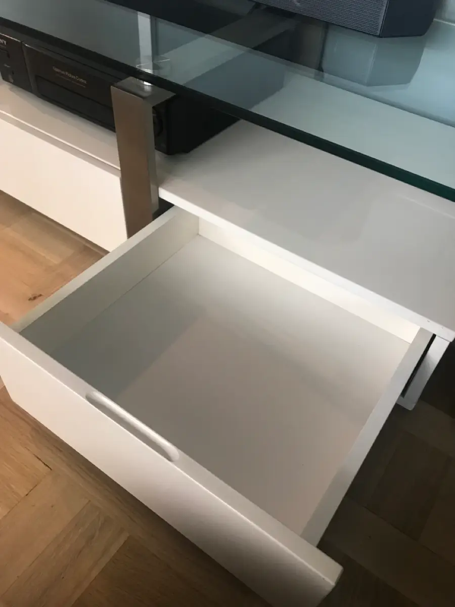 ILVA Hvidt tv bord m glas top