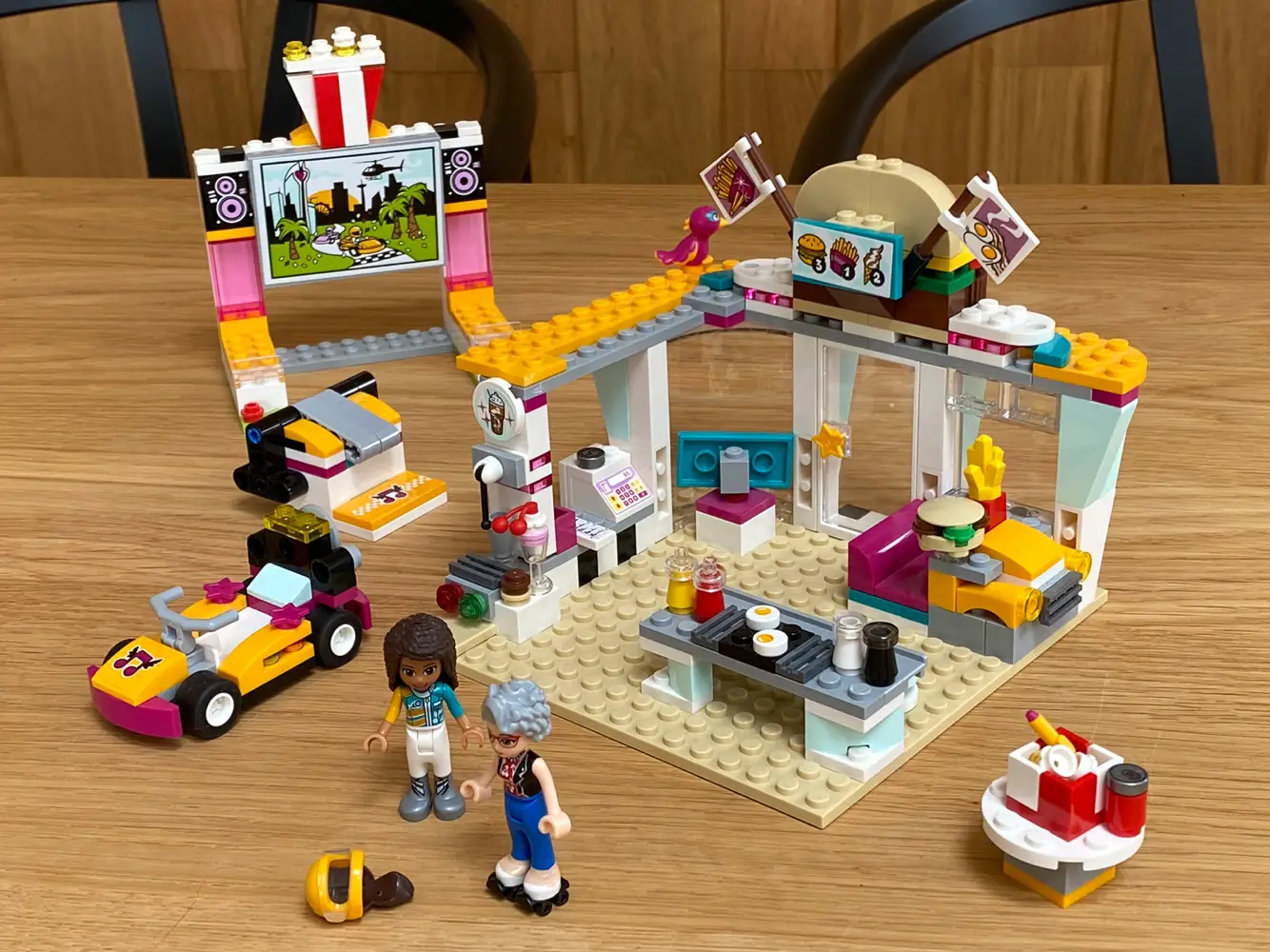 LEGO Friends Pitstop-café 41349