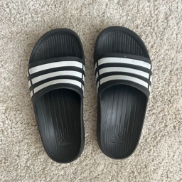 adidas Klipklapper slippers