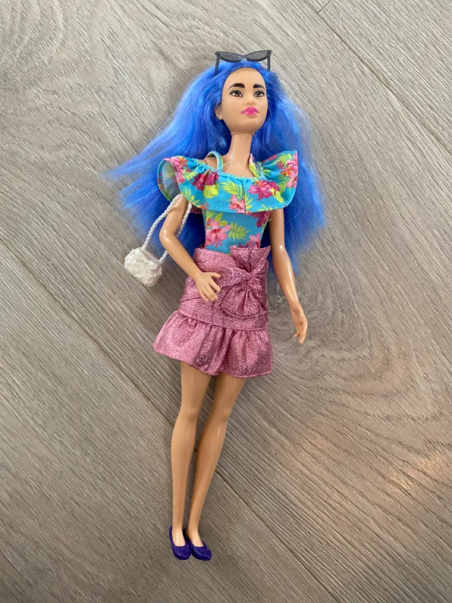 Barbie Dukke i flot outfit