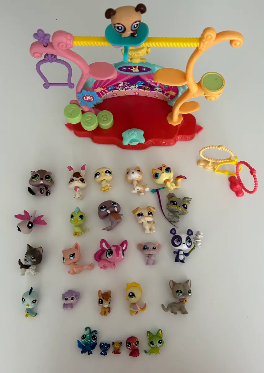 LITTLEST PET SHOP Scenen og 26 figurer /magneter