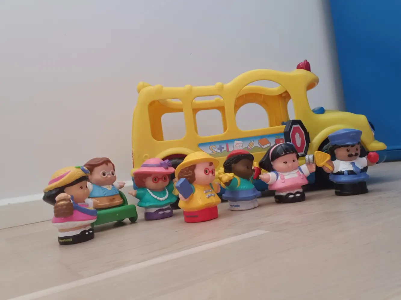 Fisher Price Bus med lyd og figurer