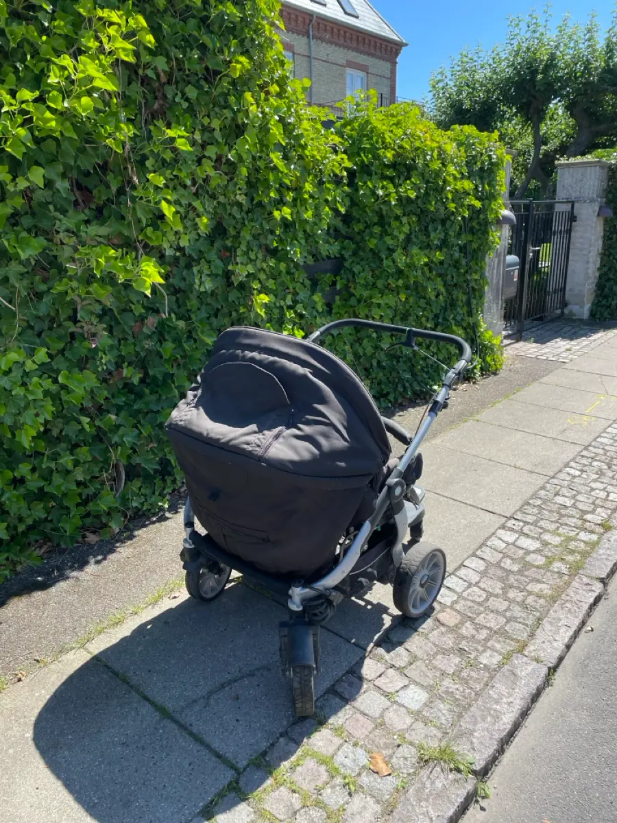 teutonia Twin pushchair