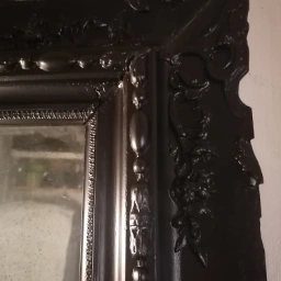 Antikt spejl Spejl med udskæringer