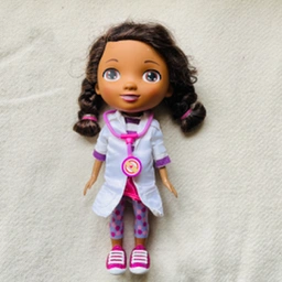 Doktor McStuffins Dukke