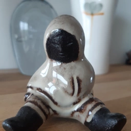 Hyllested keramik Inuit - grønlandsk figur