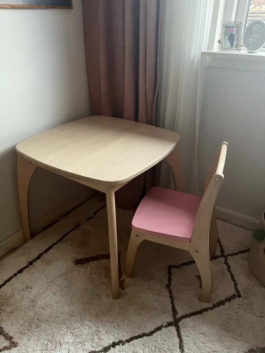 Pin furniture Children table and chair