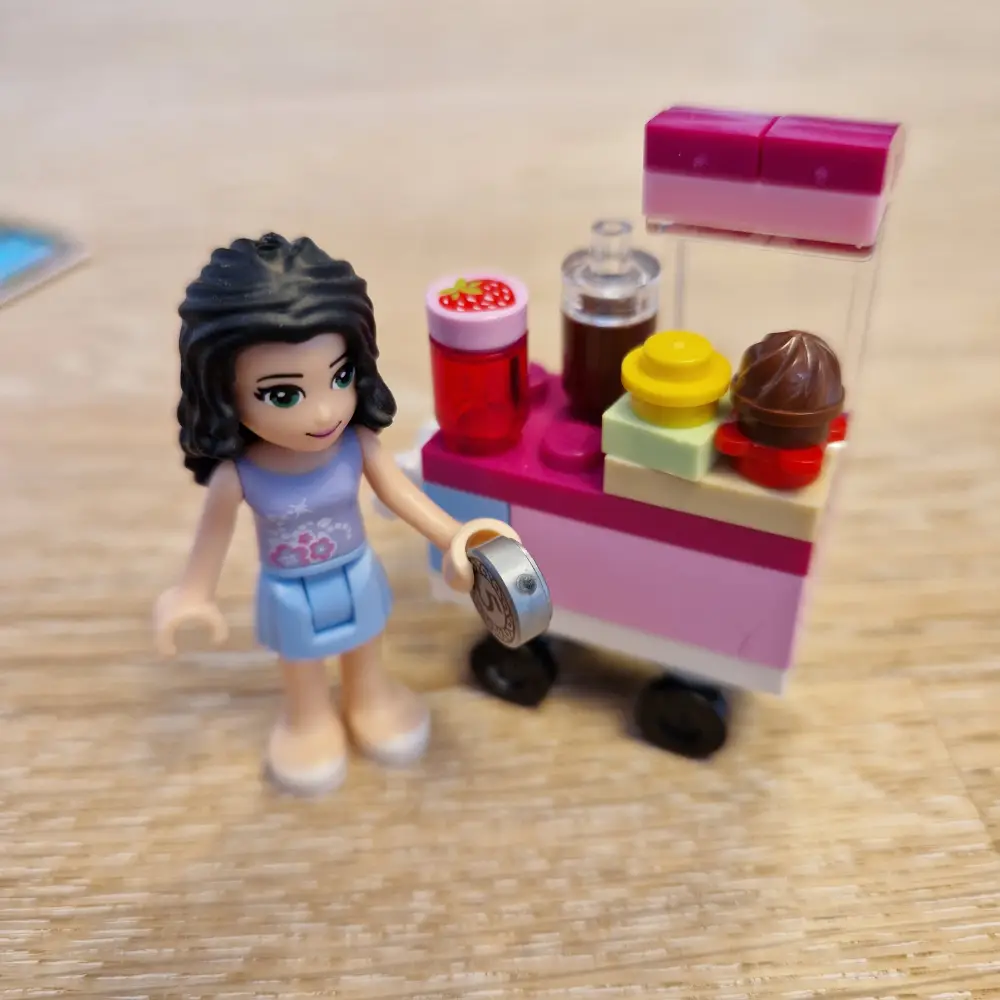 LEGO Friends Emmas cupcake bod