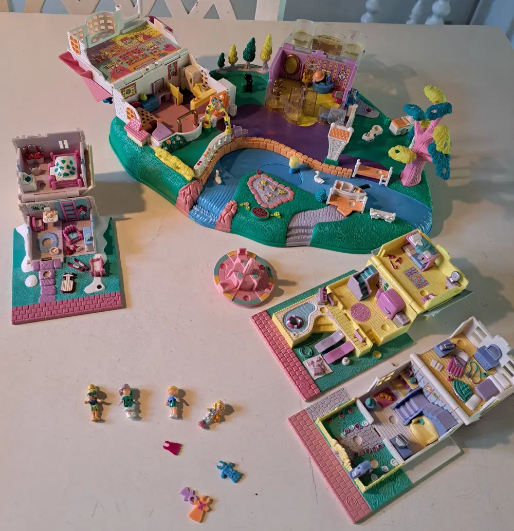 Polly Pocket By huse karrusel og figurer