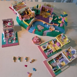 Polly Pocket By huse karrusel og figurer