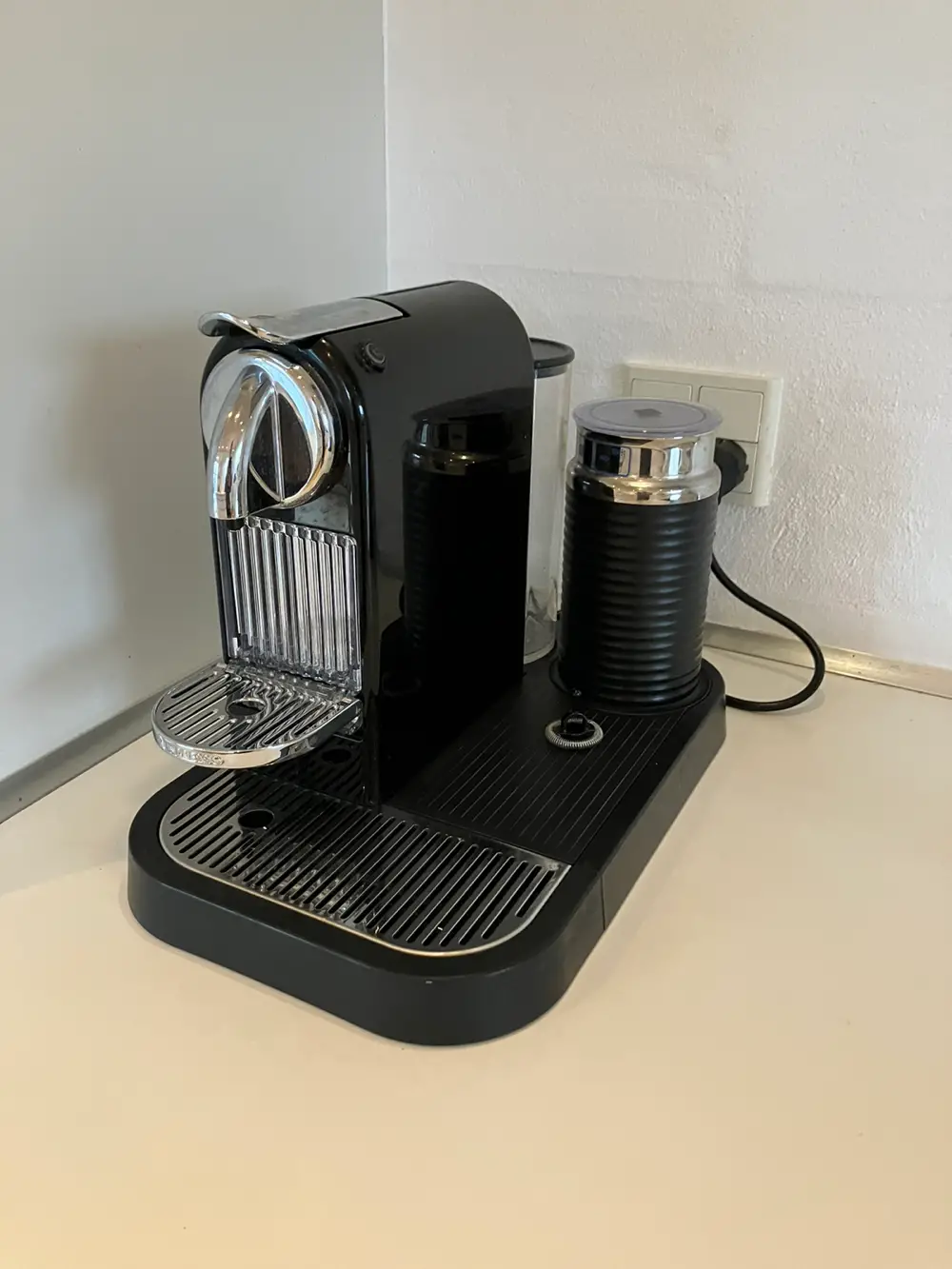 Nespresso Kaffemaskine med mælkeskummer