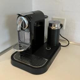 Nespresso Kaffemaskine med mælkeskummer