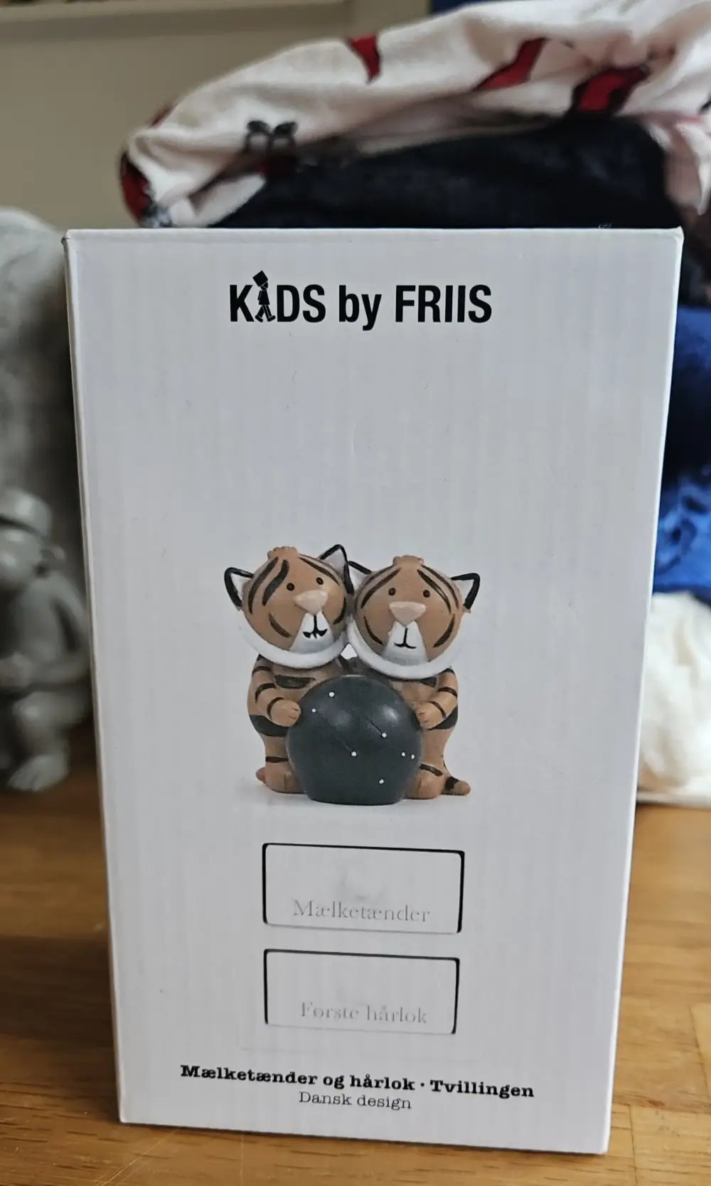 Kids by friis Stjernetegn med hårlok og tand