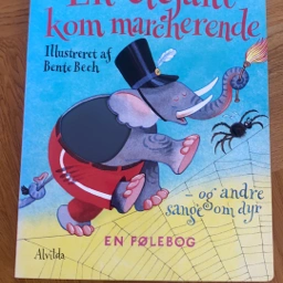 En elefant kom marcherende Bog