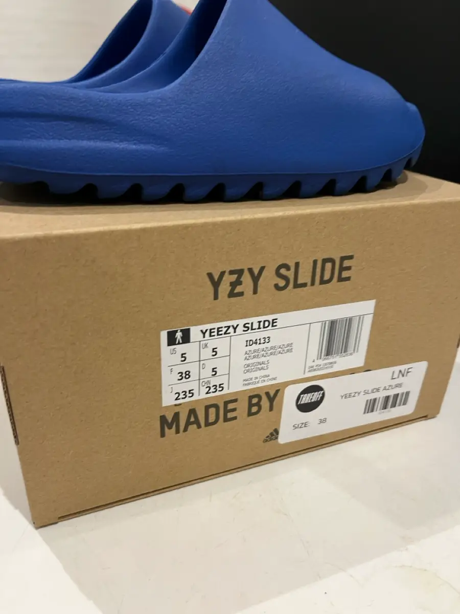 Yeezy Slide Sandal