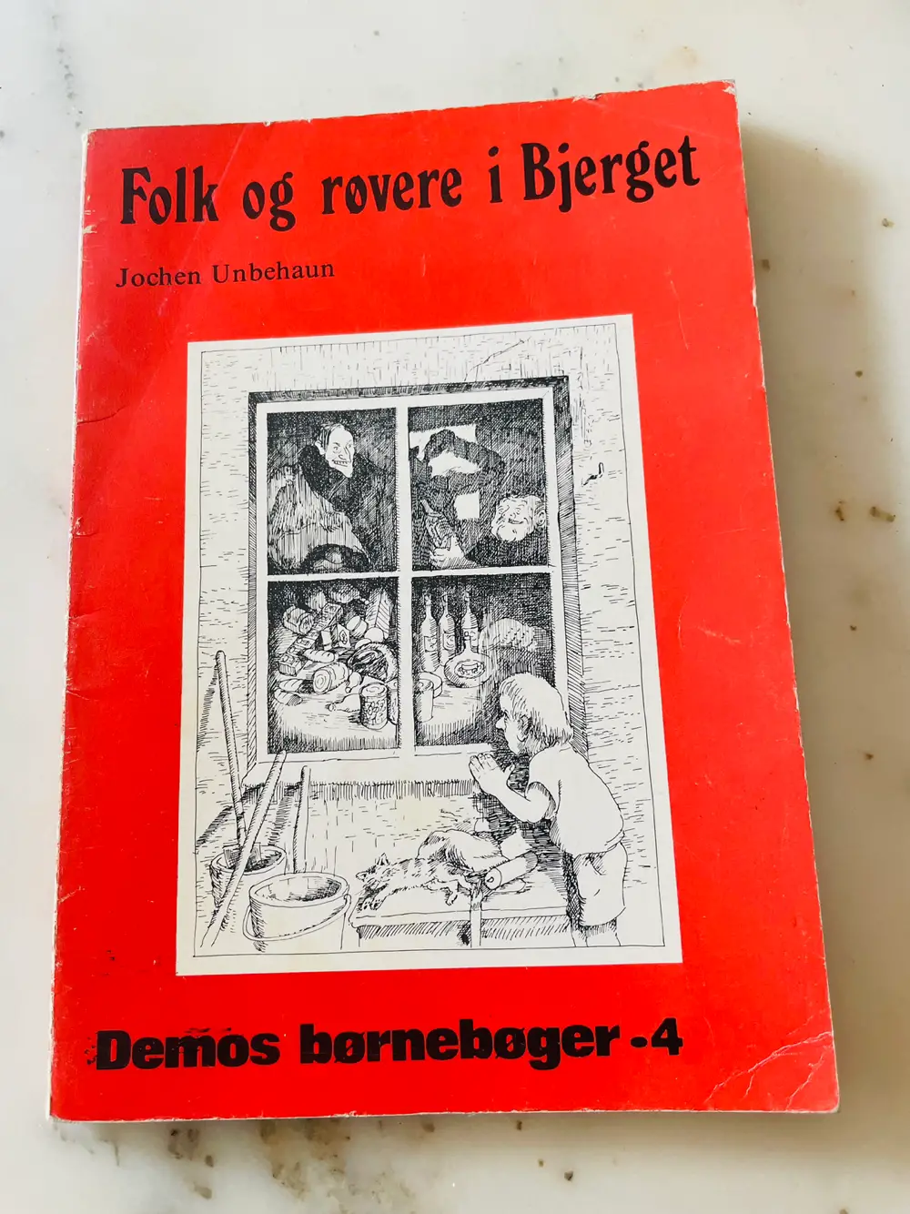 Folk og røvere i Bjerget Bog bøger