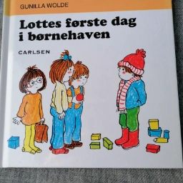 Lottes første dag i børnehaven Bog