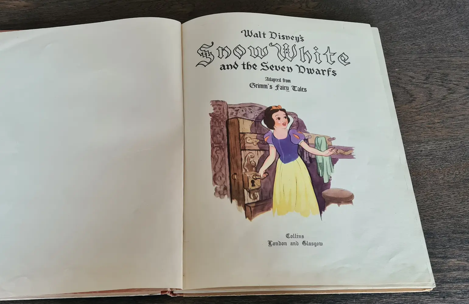 Show White and the seven dwarfs Gammel bog