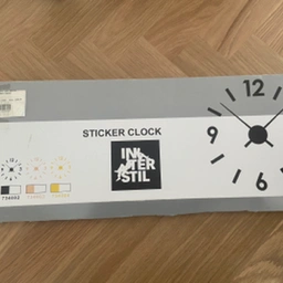 Væg ur fra ILVA Sticker clock