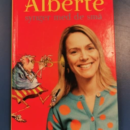 Alberte synger med de små Sangbog