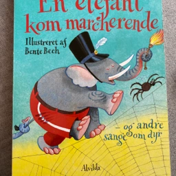 En elefant kom marcherende Papbog